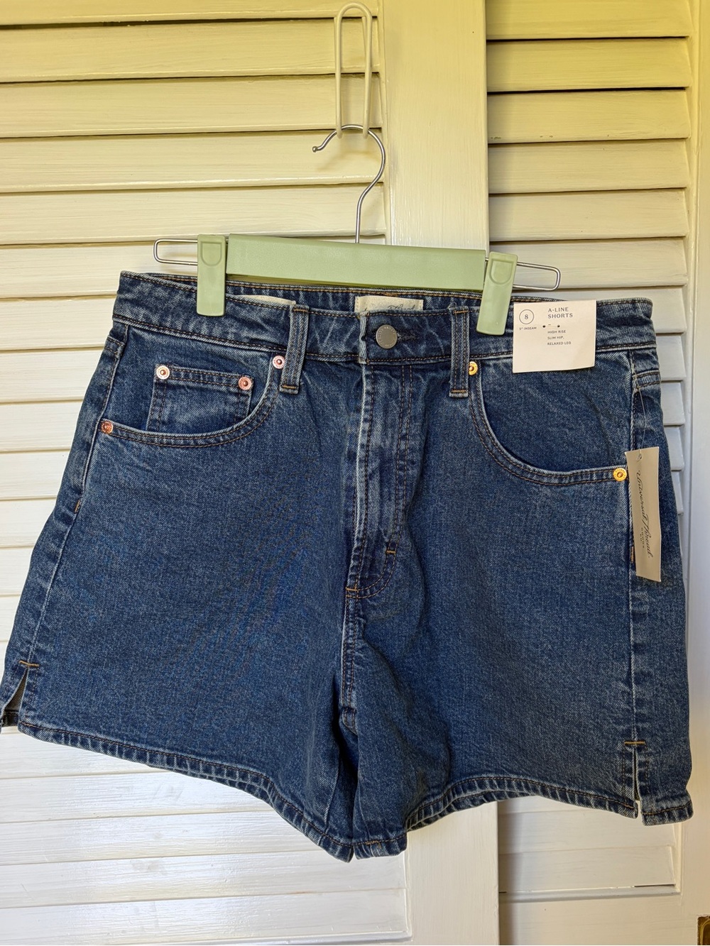 NWT Women’s Universal Thread High-Rise A-line shorts size 28